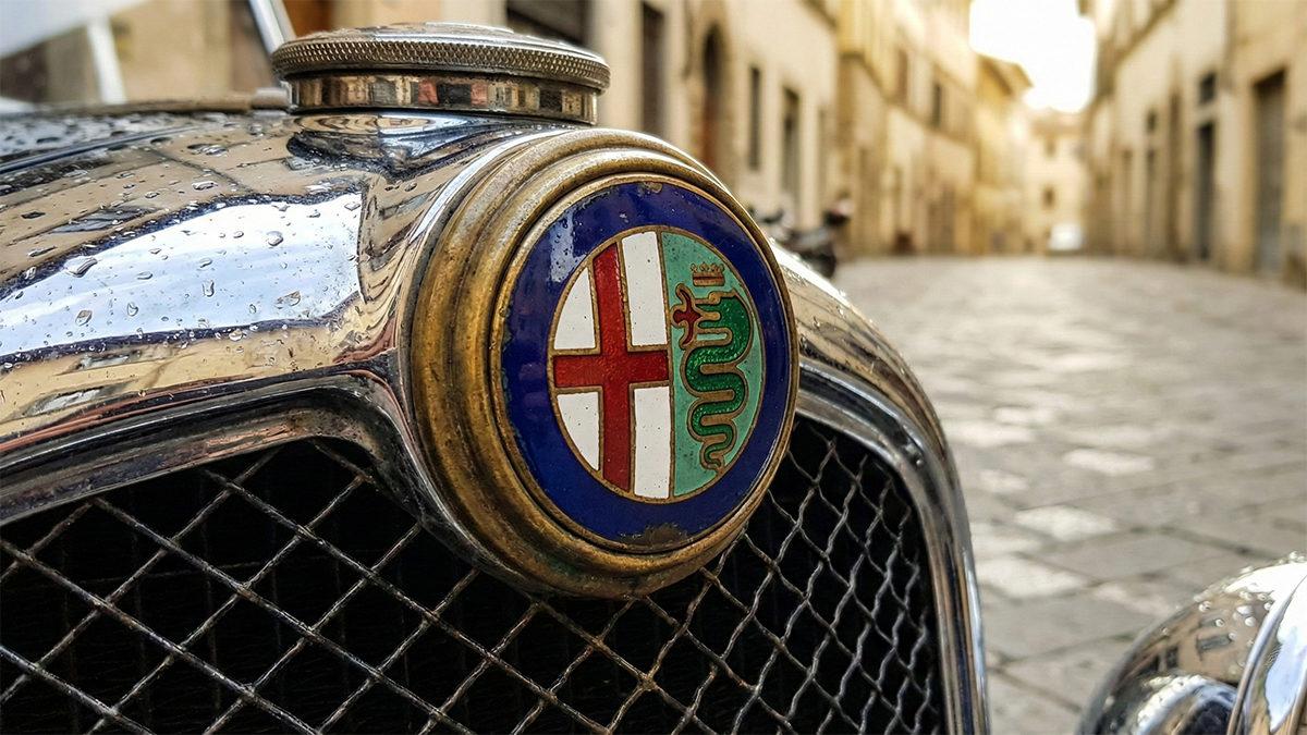 Alfa Romeo Logosu Ne Anlatıyor? Milano’nun Kızıl Haçı ve Efsanevi “Biscione”nin Hikâyesi - Görsel 3