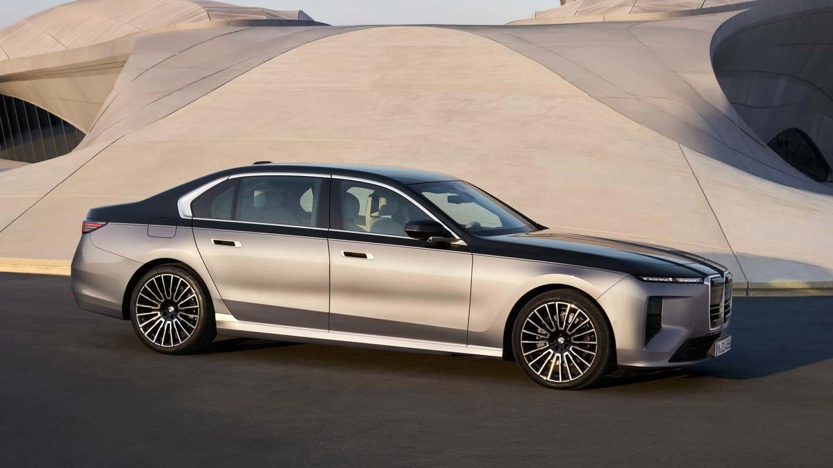 BMW'nin Amiral Gemisi 7 Serisi ve Elektrikli i7'de Devrimci Güncellemeler - Görsel 7