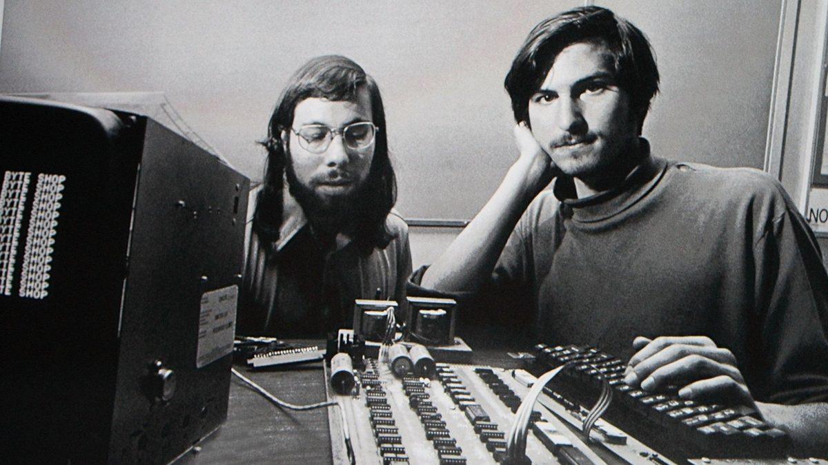 Steve Jobs'ın Sıfır Numaralı Rozeti: Apple'ın Kuruluşunda Yaşanan Efsanevi Yaka Kartı Krizi - Görsel 8