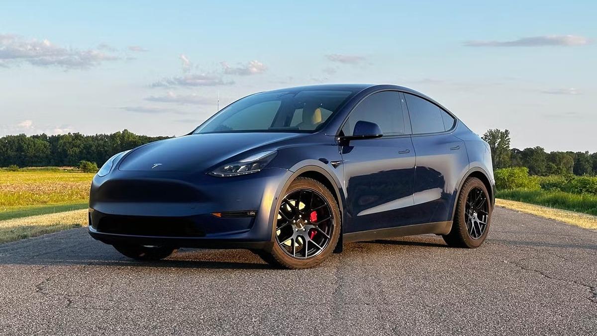 Tesla Model Y Türkiye Fiyat Listesinde Yükseliş: Baz Model Fiyatını Korurken Üst Donanımlar Zamlandı 20 Tesla Model Y Türkiye Fiyat Listesinde Yükseliş: Baz Model Fiyatını Korurken Üst Donanımlar Zamlandı - Görsel 2
