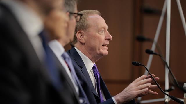 Microsoft Başkanı Brad Smith'ten Yapay Zekâya Acil Düzenleme Çağrısı 67 Microsoft Başkanından Çarpıcı Uyarı: "Yapay Zekâ, Sütten Bile Daha Az Denetleniyor"